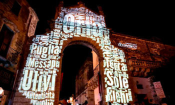 Projections de Noël sur les façades respectant l'architecture