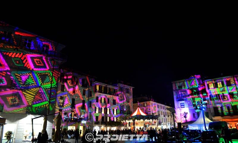 Proiezioni a Como in piazza Volta