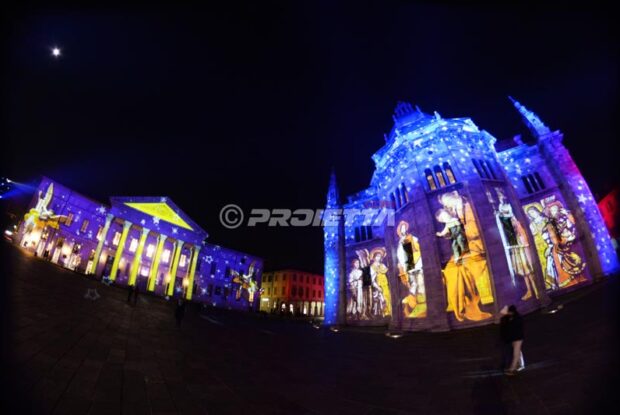 Proiezione mappata sul duomo di Como e sul teatro per il Magic LIght Festival