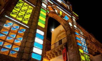 Projections de Noël sur les façades respectant l'architecture