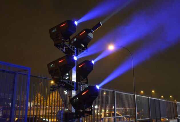 Projektoren für große Szenografien an Fassaden