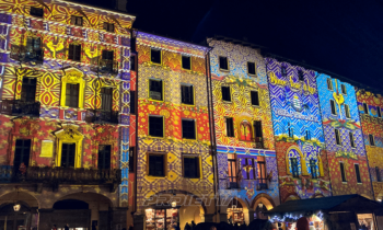 Proiezioni decorative natalizie mappate