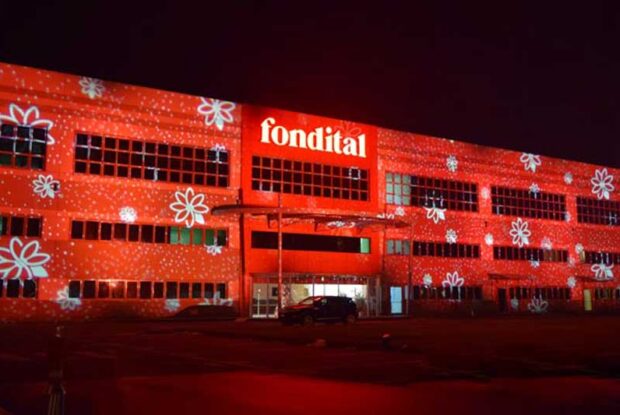 Proiezioni su grandi edifici industriali