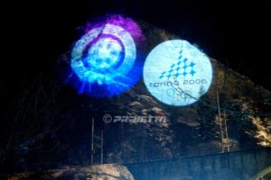 Logo projectorProiettore per proiezioni a lunghe distanze su montagne