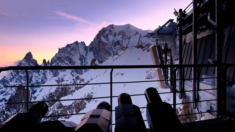 Proiettori per proiezioni a lunga distanza sul Monte Bianco