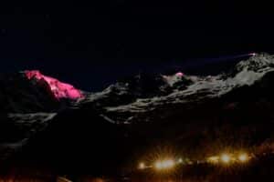 Proiettori per proiezioni a lunga distanza sul Monte Bianco