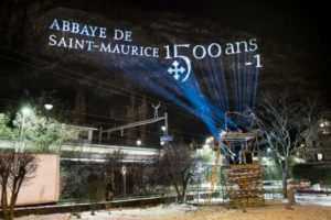 Proiettore per proiezioni a lunghe distanze su montagne