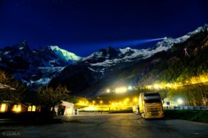 Proiettori per proiezioni a lunga distanza sul Monte Bianco