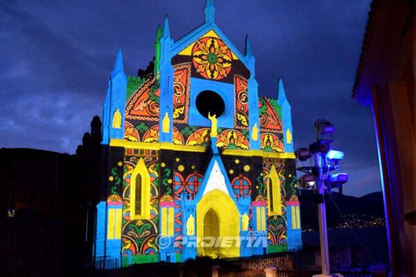 Projection on church mapped respecting the architecture