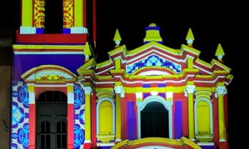 Projections de Noël sur les façades respectant l'architecture