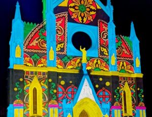 Projections de Noël sur les façades respectant l'architecture