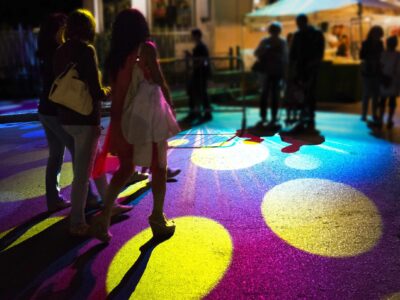 Projectie van grafische afbeeldingen op de vloer
